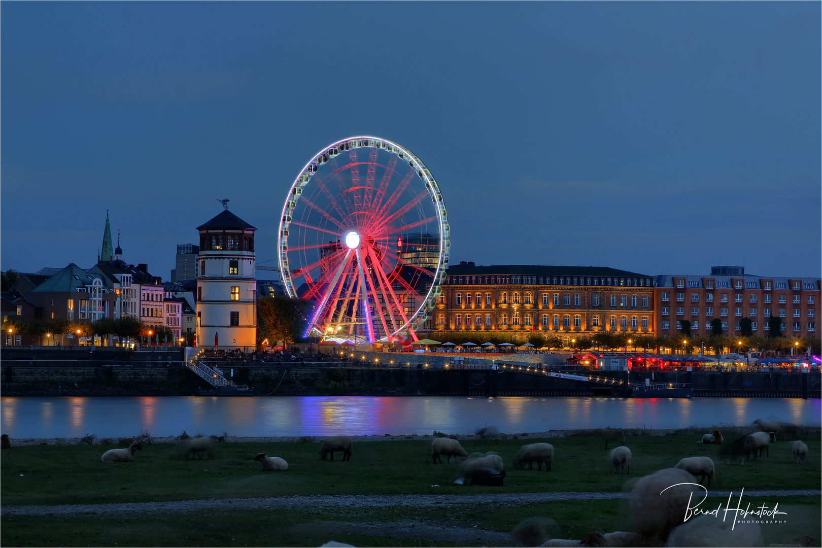  Düsseldorf am Rhein ..... AlarmstufeRot 