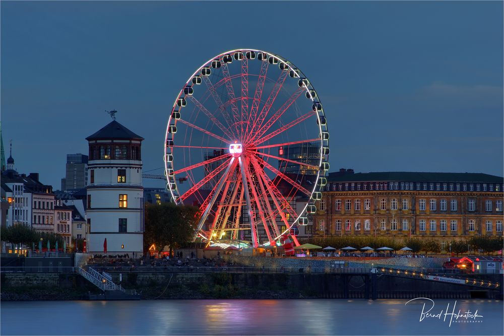  Düsseldorf am Rhein ..... AlarmstufeRot 