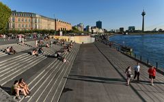 DÜSSELDORF  - An der Rheinpromenade -