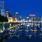 Düsseldorf, Ansichten einer Stadt am Abend