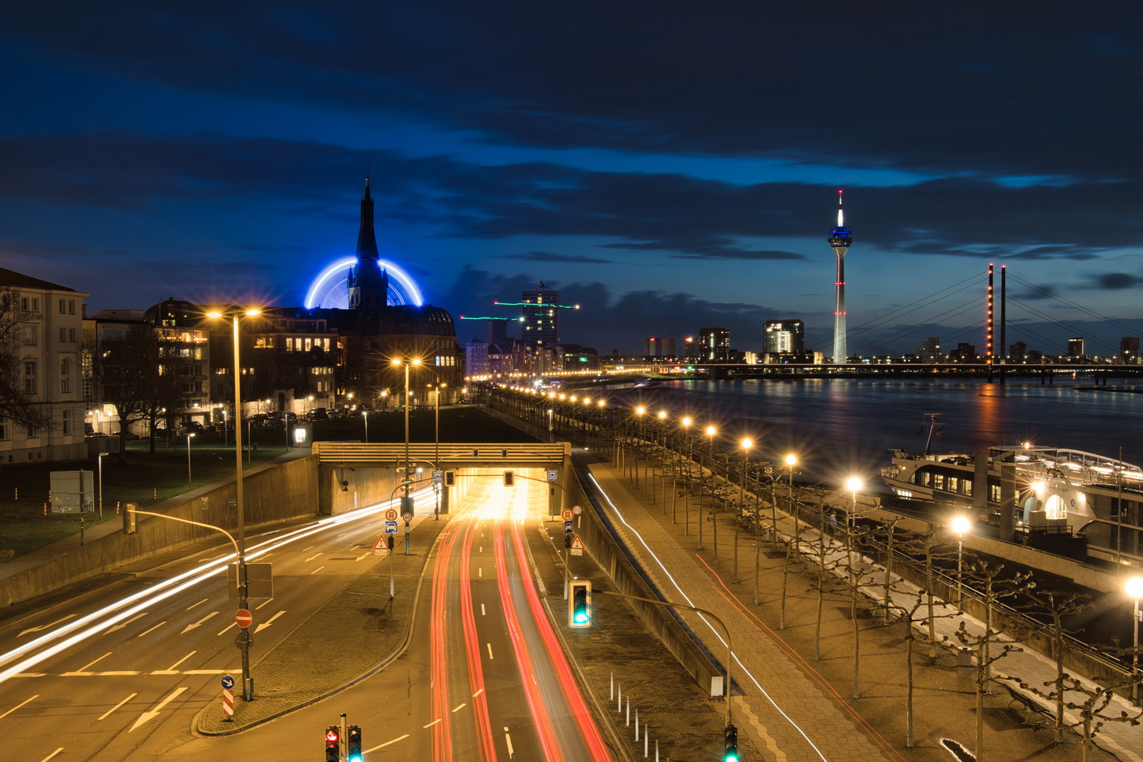 Düsseldorf at blue hour...