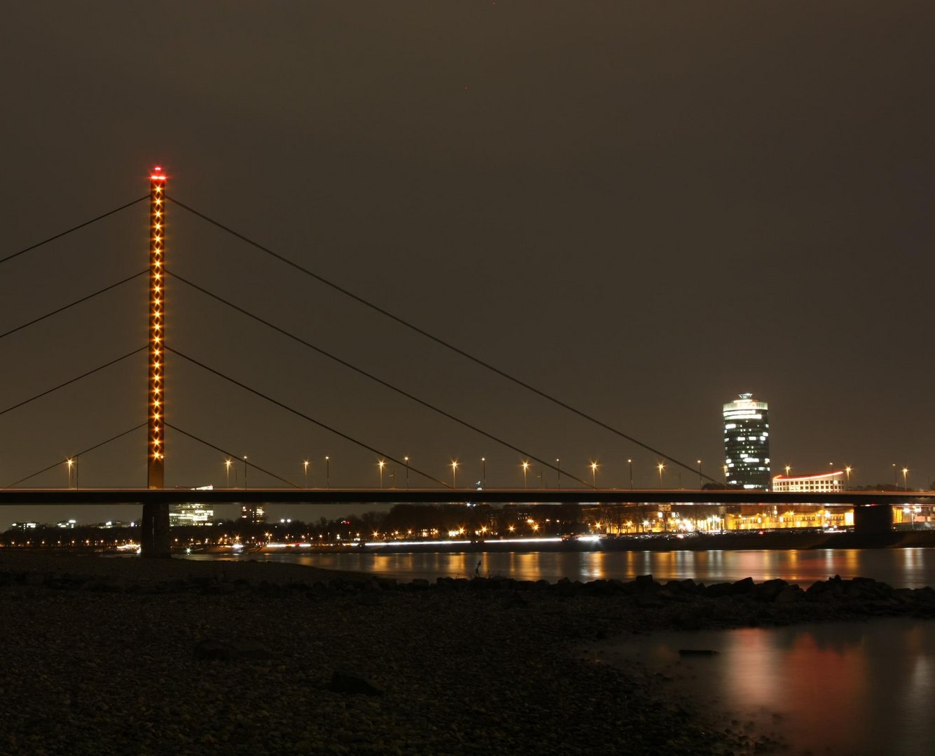 düsseldorf at night