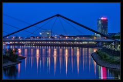 Düsseldorf Ausfahrt Medienhafen ....