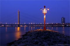 Düsseldorf ..... Ausfahrt Medienhafen einmal anders ...