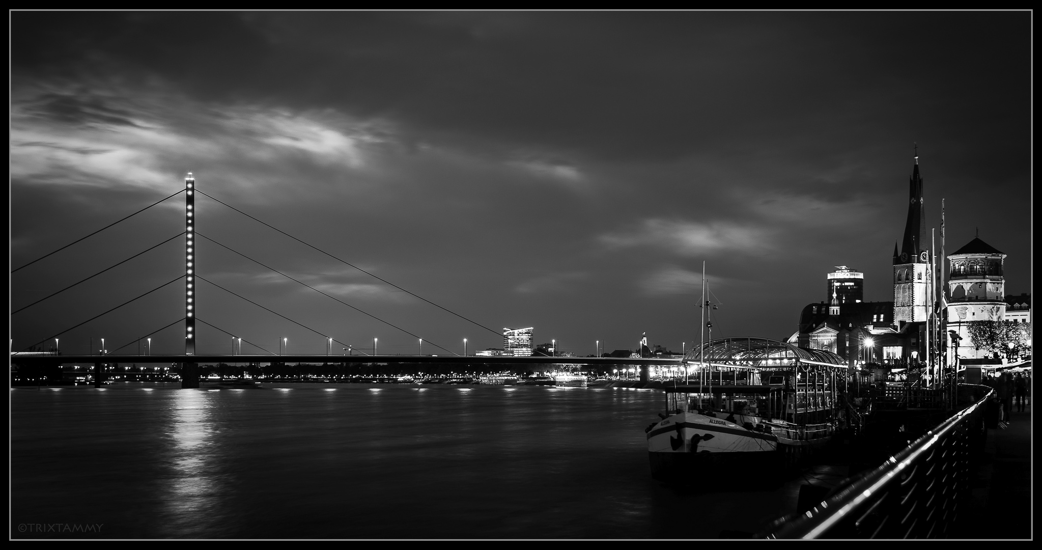 Düsseldorf bei Nacht