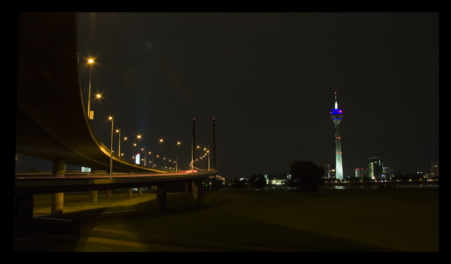 - Düsseldorf bei Nacht 1 -