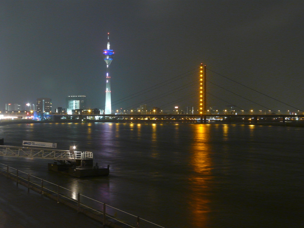 Düsseldorf bei Nacht