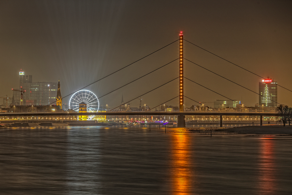 Düsseldorf bei Nacht