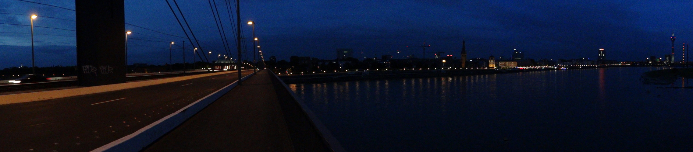 Düsseldorf bei Nacht