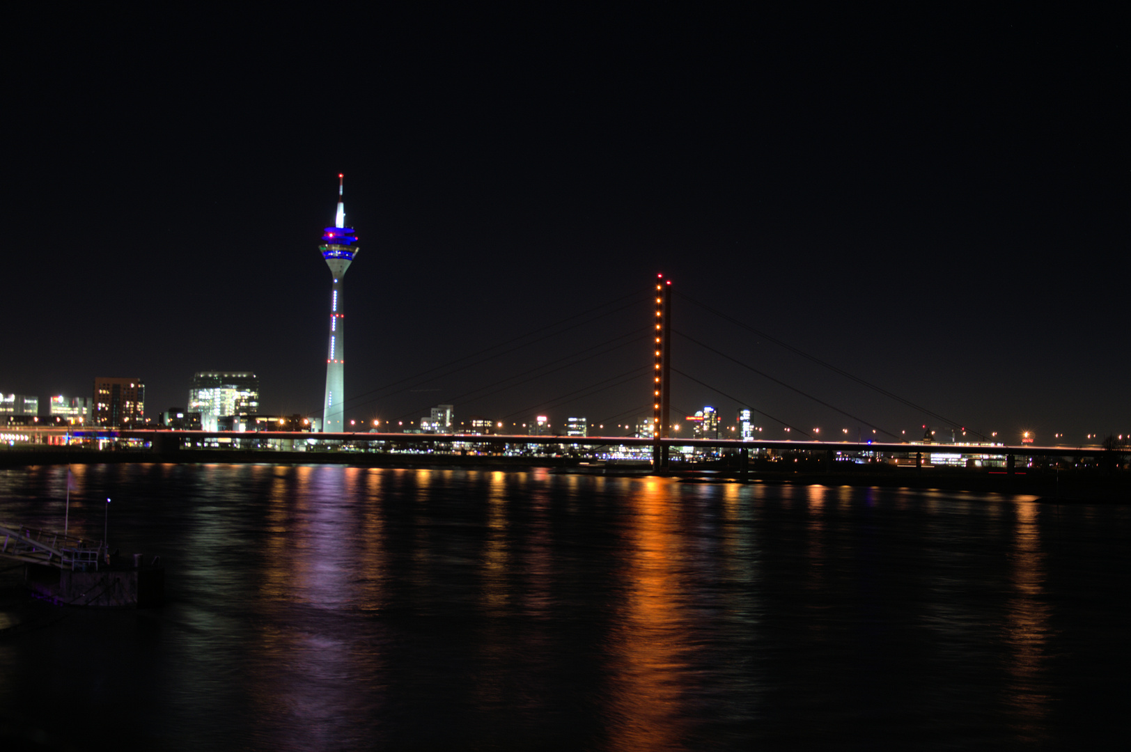 Düsseldorf bei Nacht