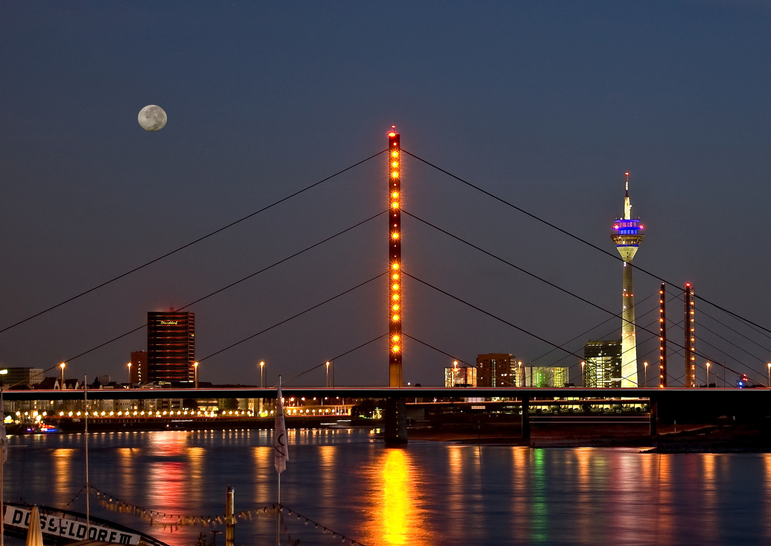 Düsseldorf bei Nacht