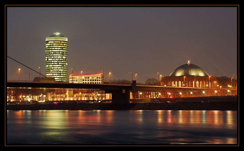 Düsseldorf bei Nacht