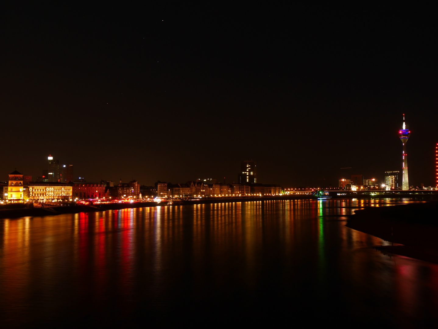 Düsseldorf bei Nacht