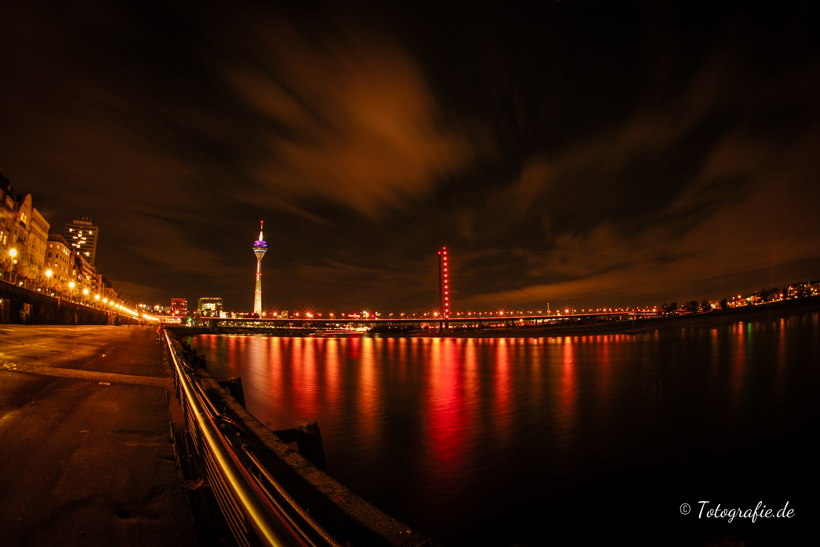 Düsseldorf bei Nacht