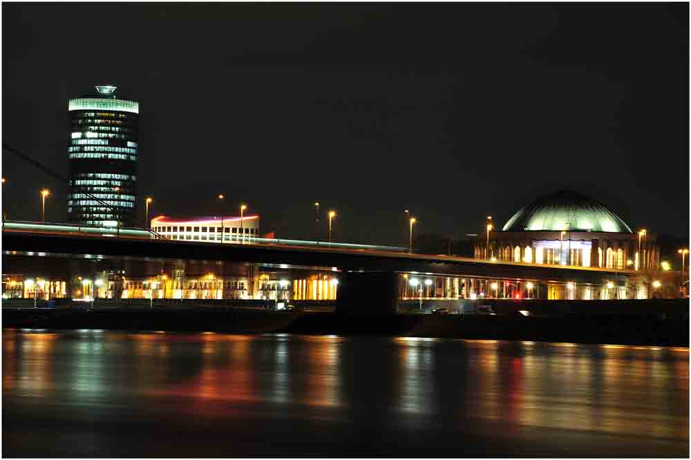 Düsseldorf bei Nacht