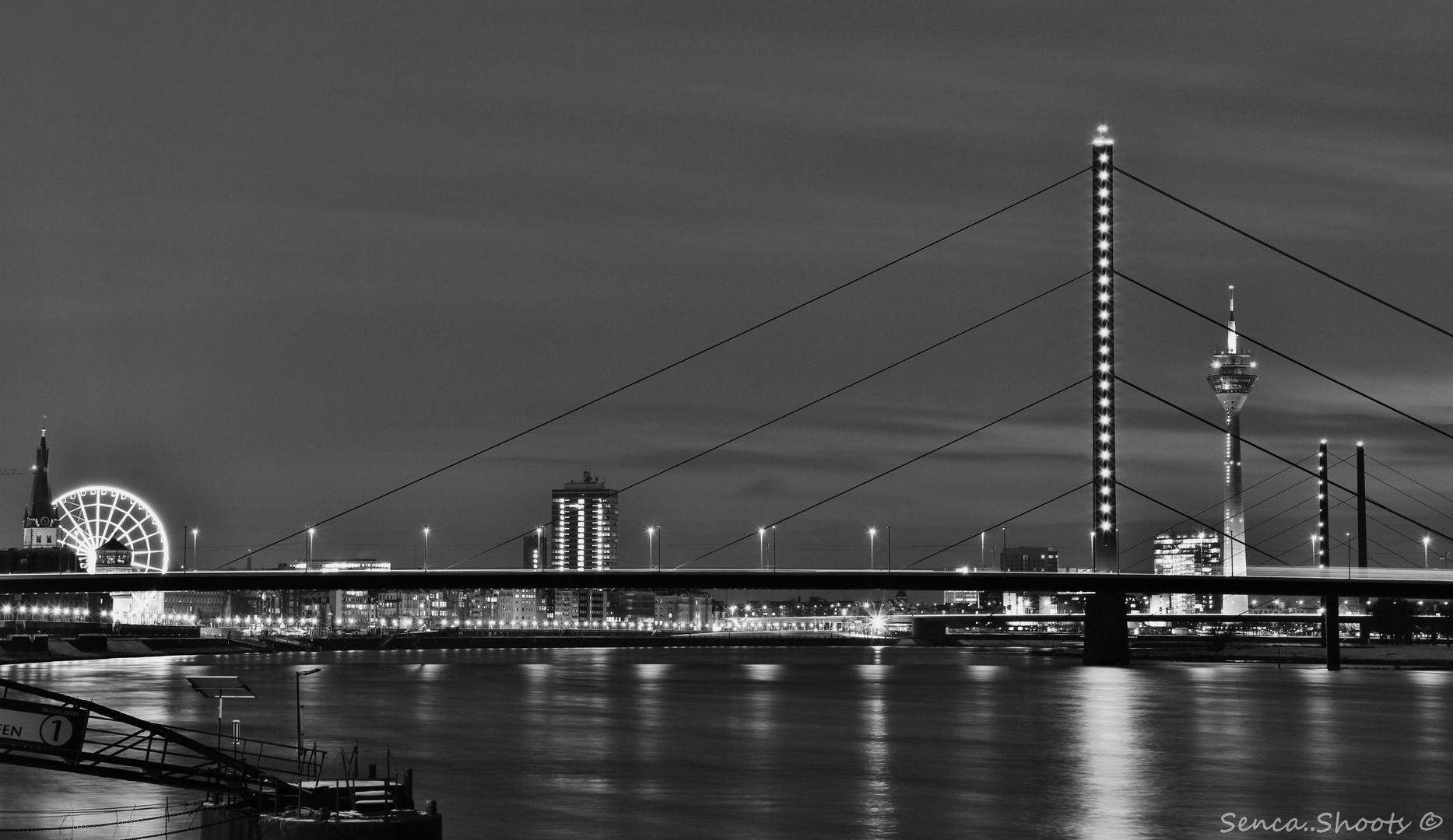 Düsseldorf bei Nacht