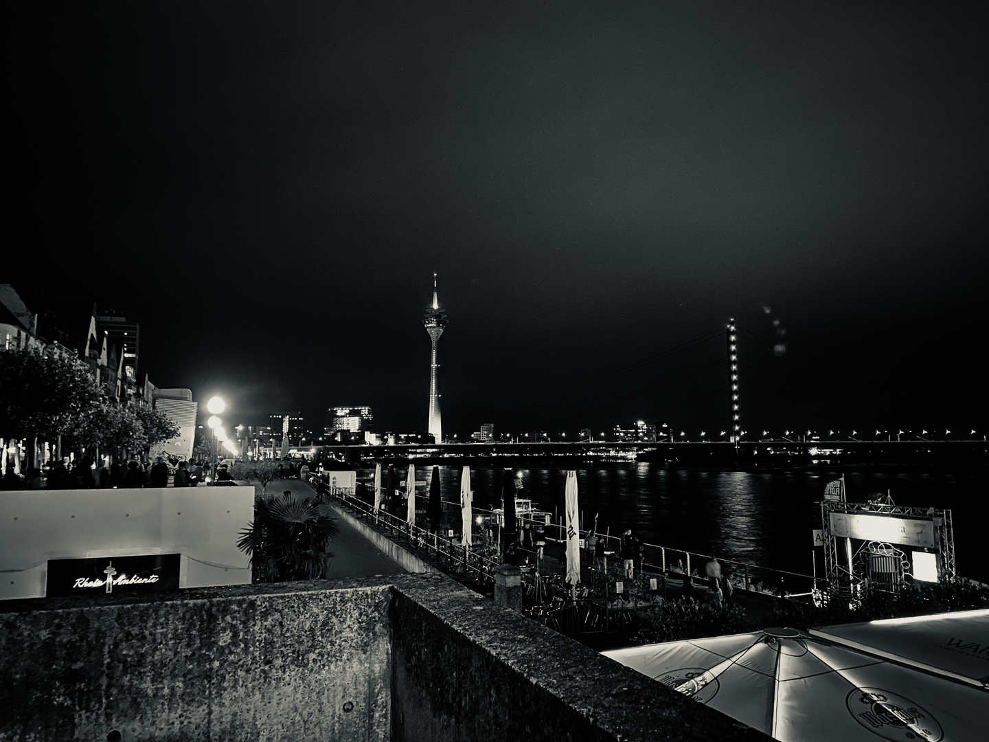 Düsseldorf bei Nacht 