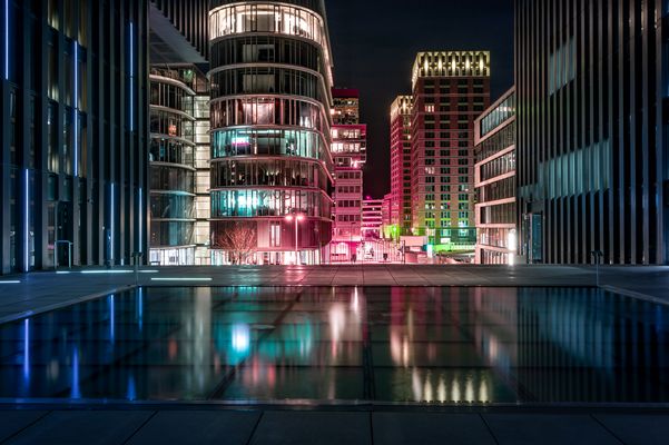 Düsseldorf bei Nacht abstrakt