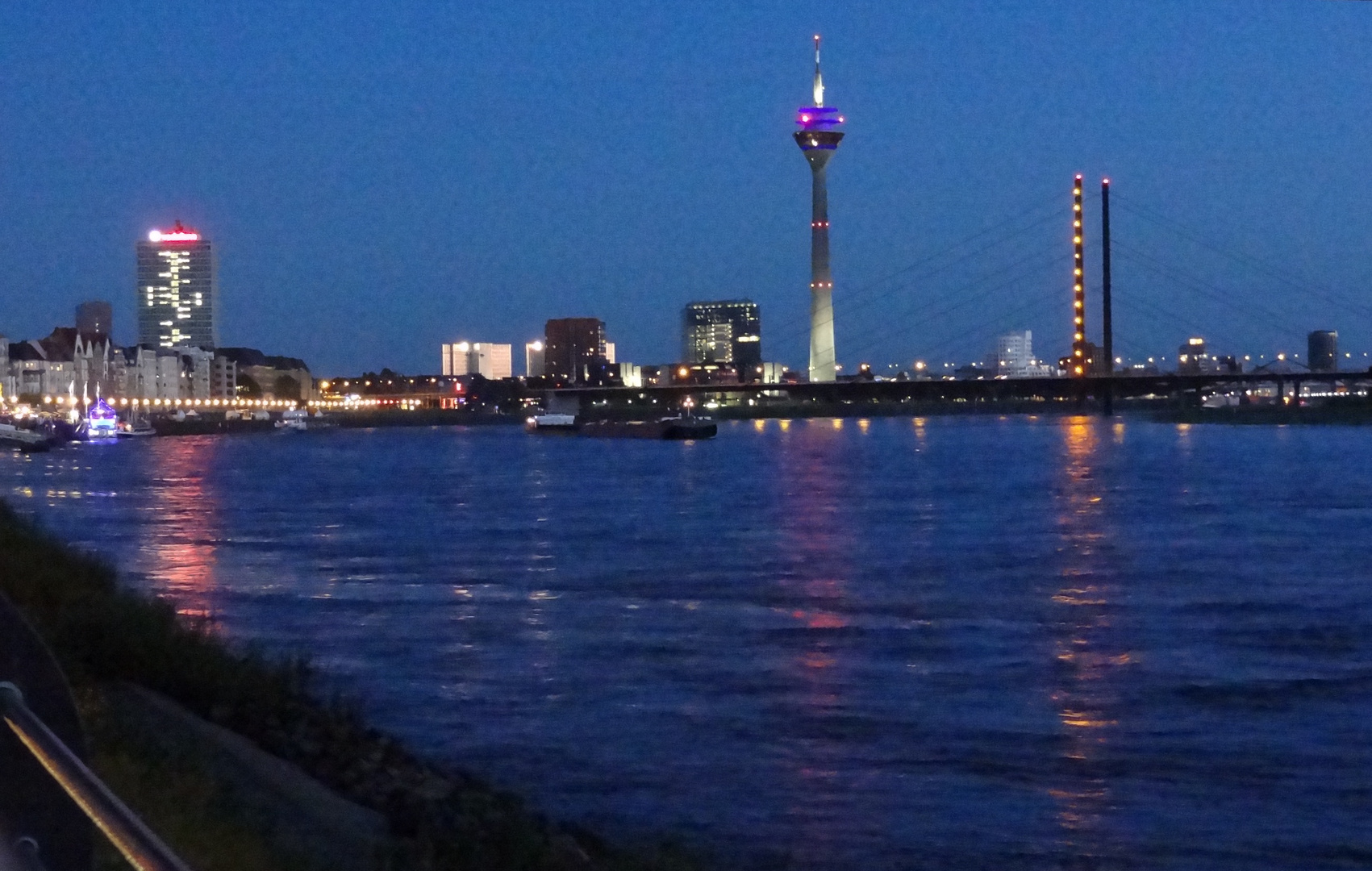 Düsseldorf bei Nacht