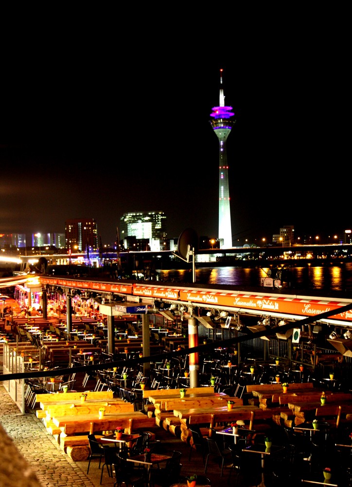 Düsseldorf bei Nacht