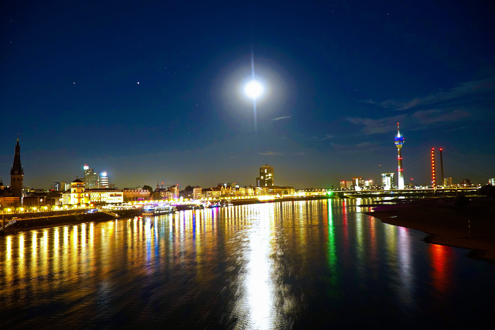 Düsseldorf bei Nacht 