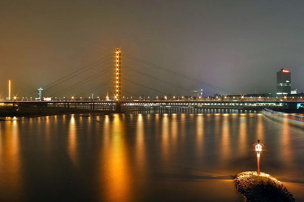 Düsseldorf bei Nacht