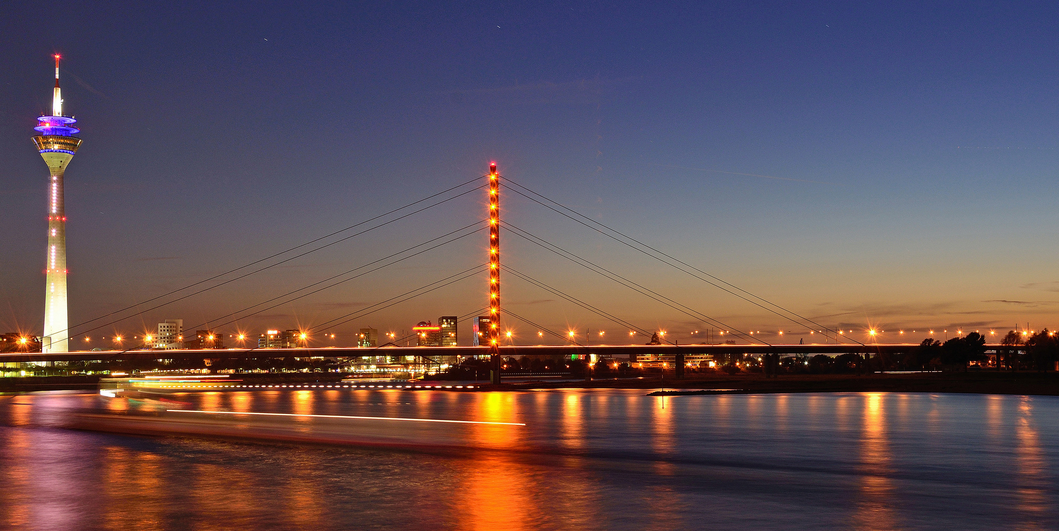 Düsseldorf bei Nacht II