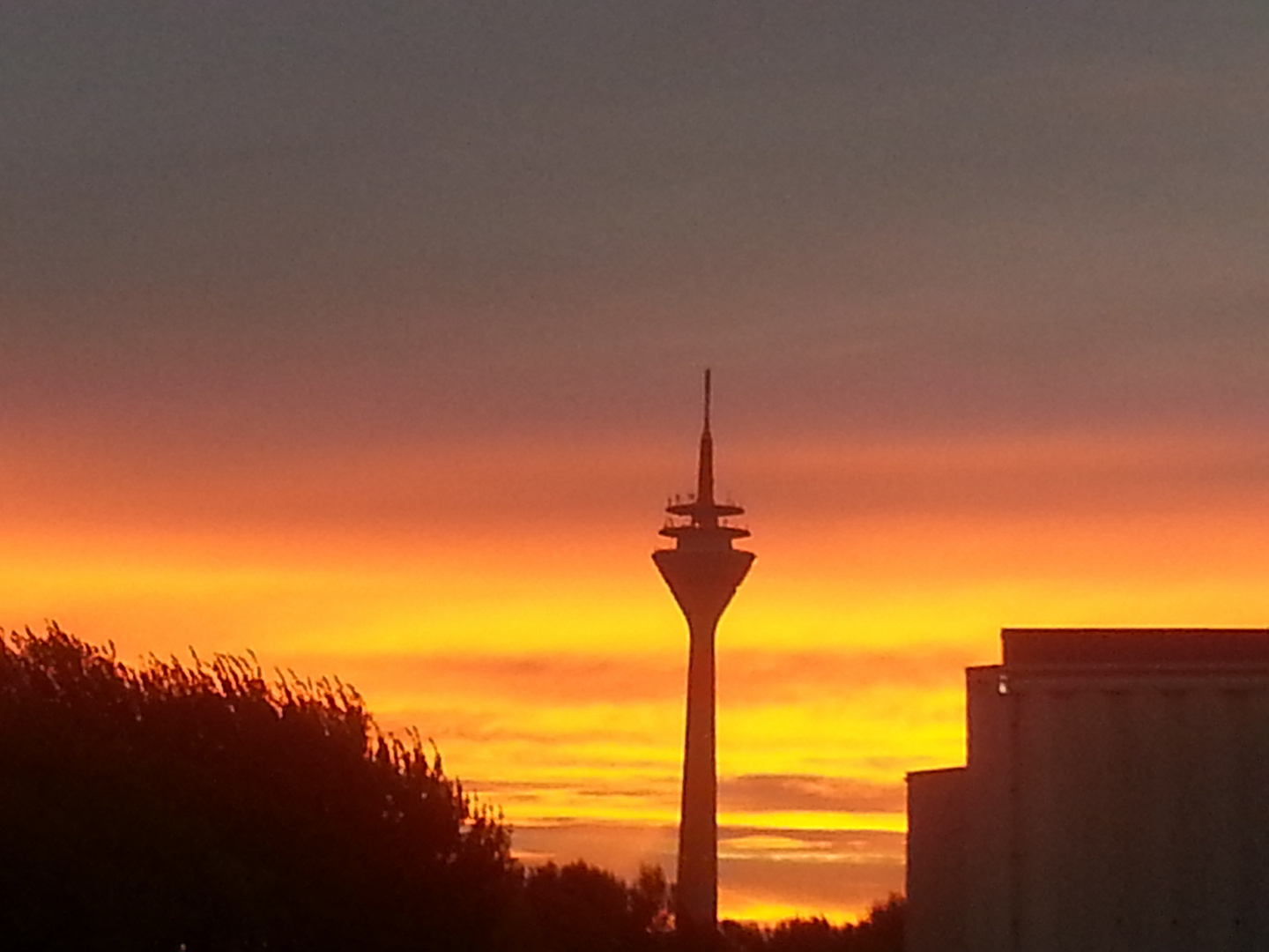 Düsseldorf bei Sonnenaufgang