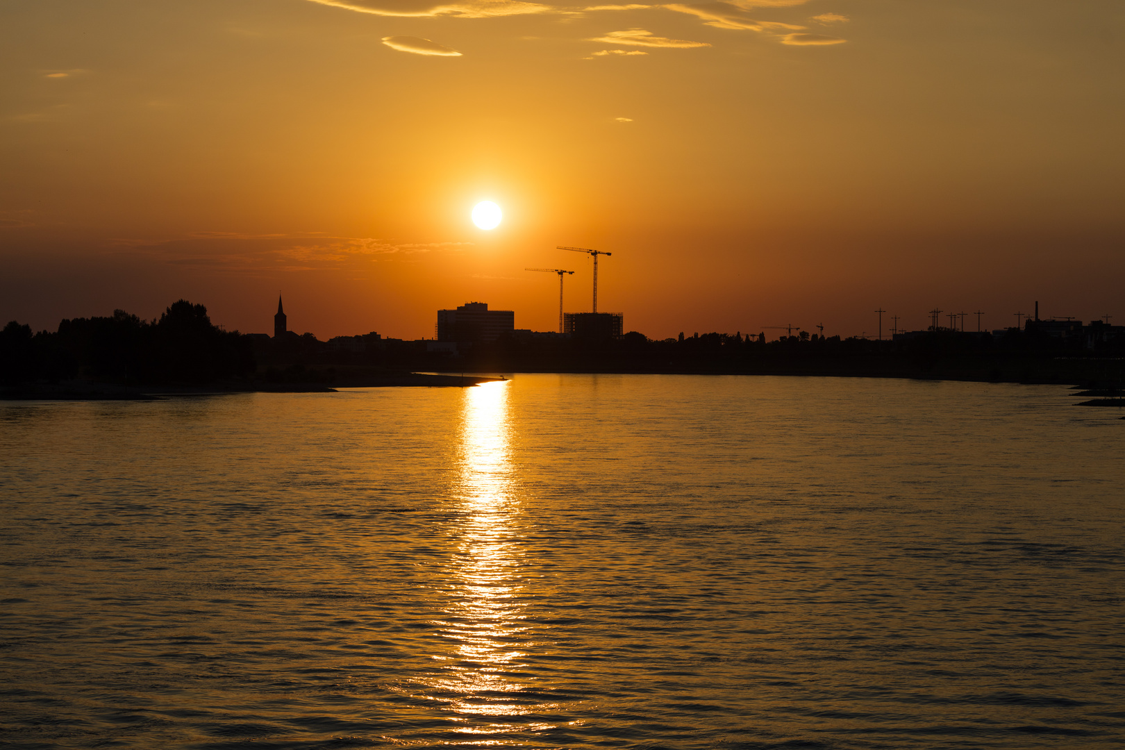 Düsseldorf bei Sonnenuntergang