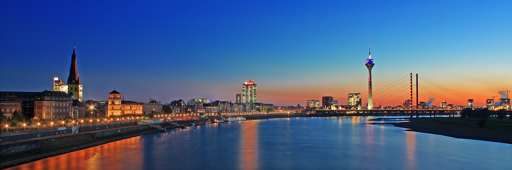 Düsseldorf bei Sonnenuntergang