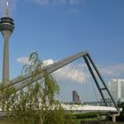 Düsseldorf - Blick durch die Brückenkonstruktion im Medienhafen - reloaded