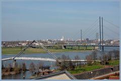 Düsseldorf - Blick vom Medienhafen auf Düsseldorf