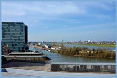 Düsseldorf - Blick vom Medienhafen auf Düsseldorf