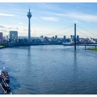 Düsseldorf - Blick vom Riesenrad auf die Kniebrücke, Fernsehturm, Medienhafen