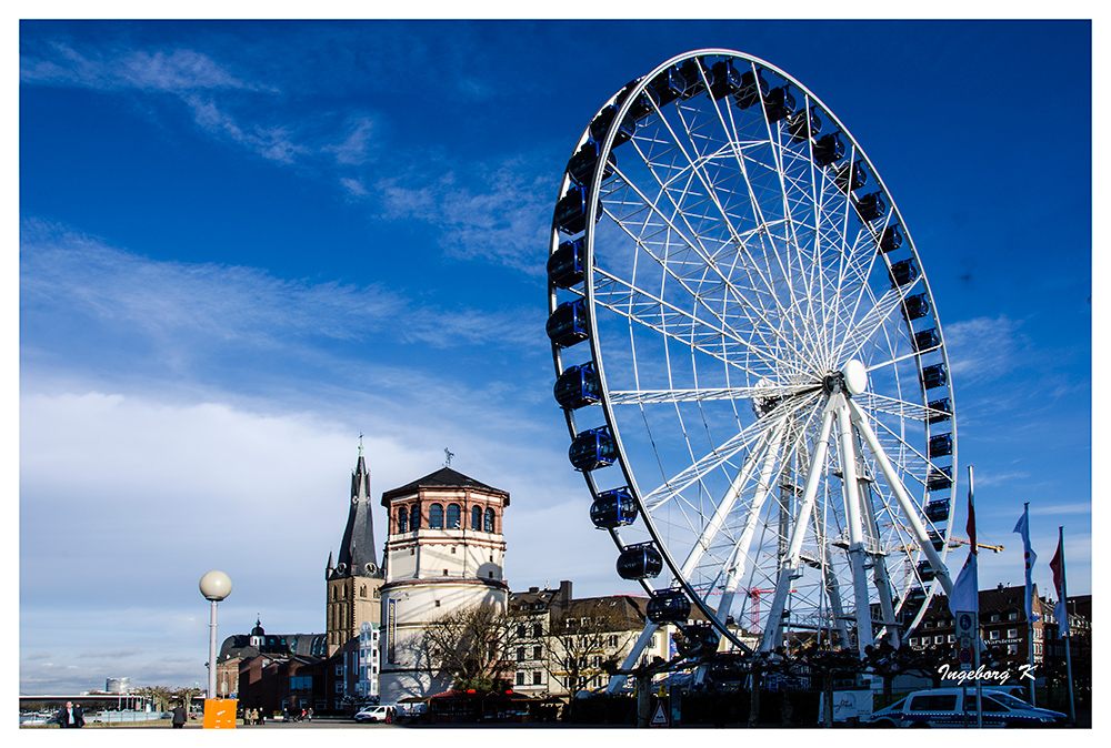 Düsseldorf - Das Riesenrad und der Schloßturm