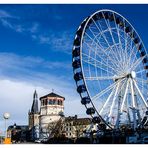 Düsseldorf - Das Riesenrad und der Schloßturm