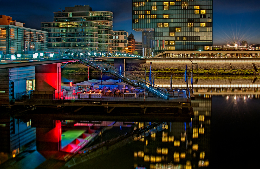 Düsseldorf - Der MedienHafen - summer feeling