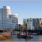 Düsseldorf - Die Gerryhäuser aus der Perspektive vom Wasser aus gesehen