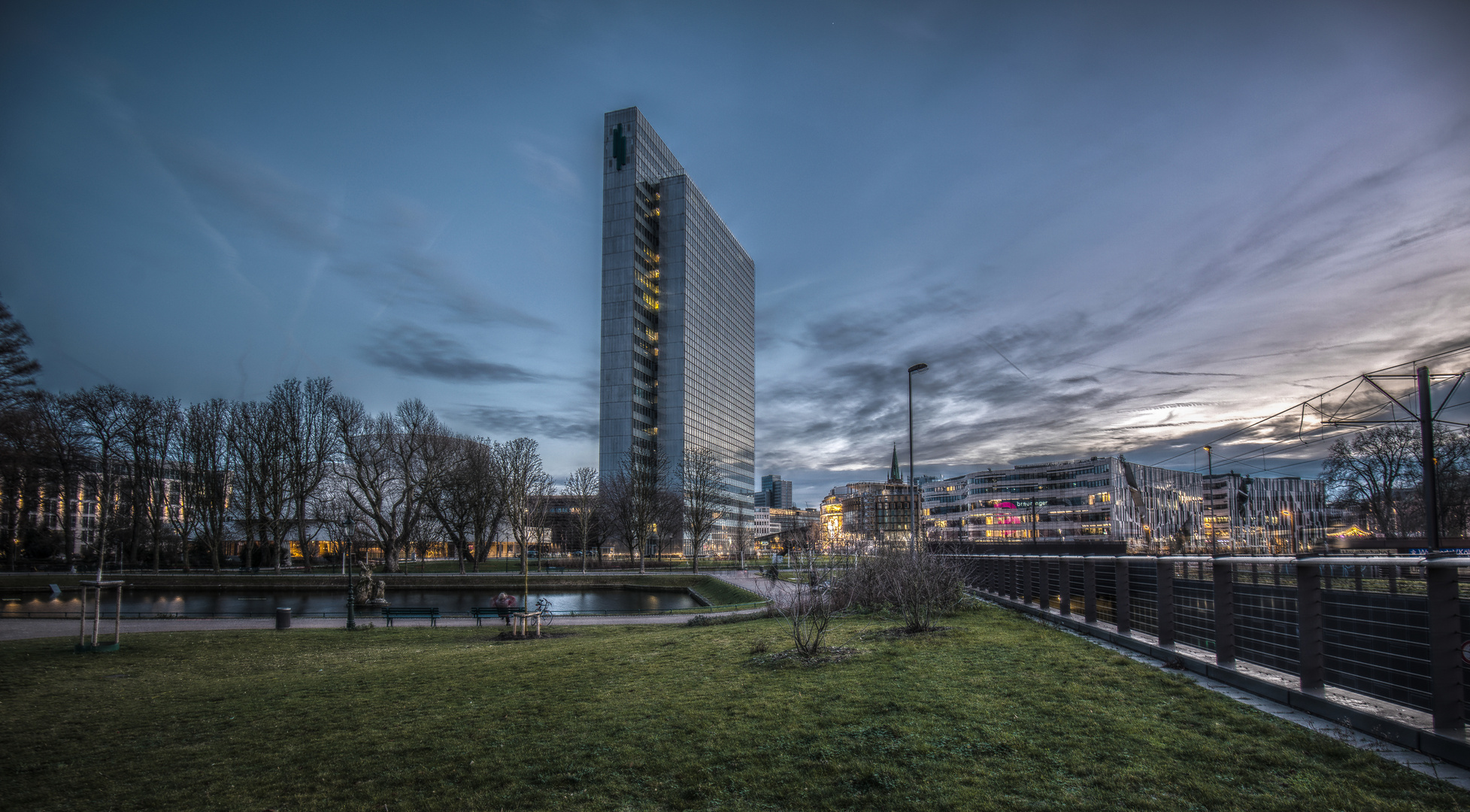 Düsseldorf- Dreischeibenhaus