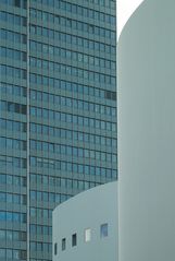 Düsseldorf - Dreischeibenhaus mit Schauspielhaus