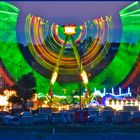 Düsseldorf - ein Blick auf die Kirmes vom anderen Rheinufer