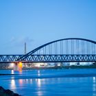 Düsseldorf Eisenbahnbrücke bei Nacht