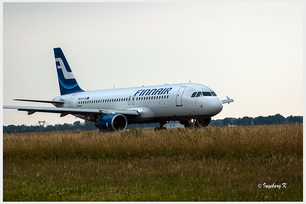 Düsseldorf - Flughafen - Die Finnair auf der Startbahn