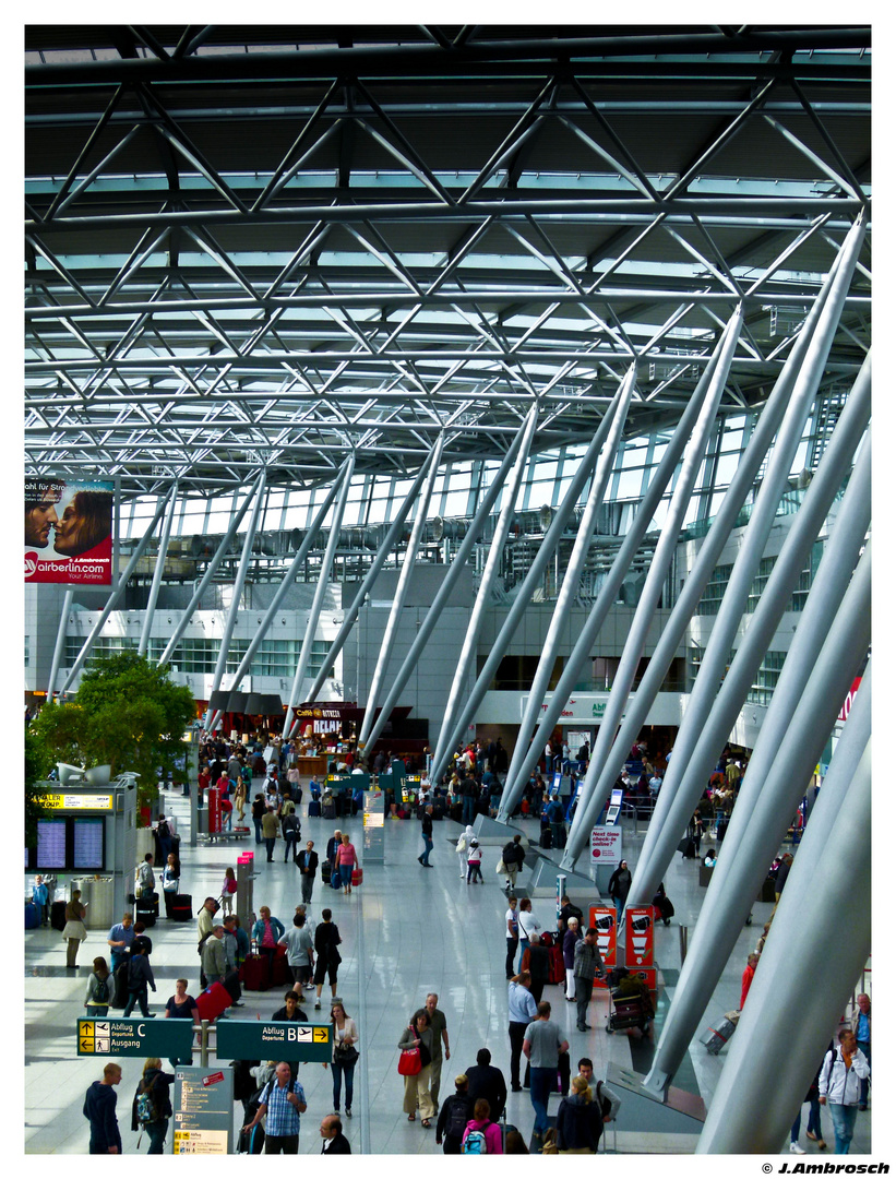 Düsseldorf, Flughafen International