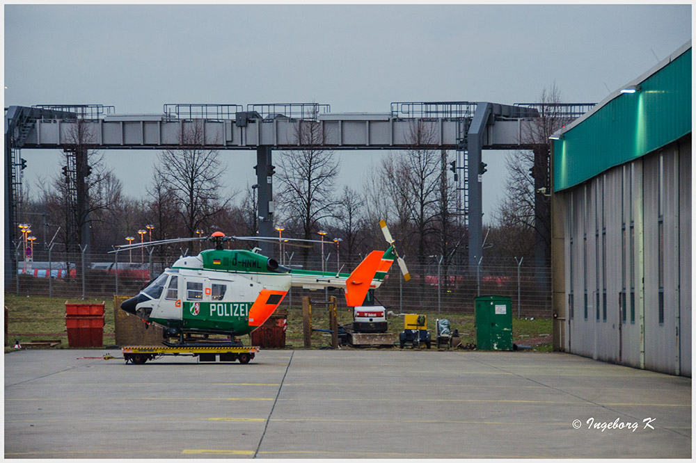 Düsseldorf - Flughafen - Polizeihubschrauber im Bereitschaftsdienst