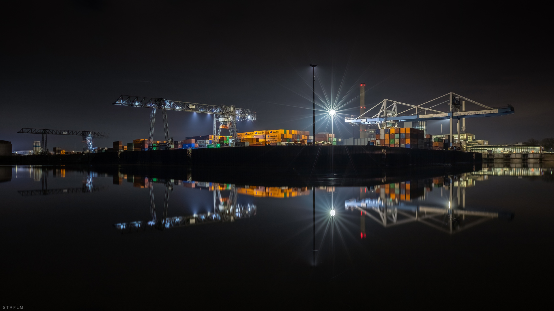 Düsseldorf Hafen am späteren Abend