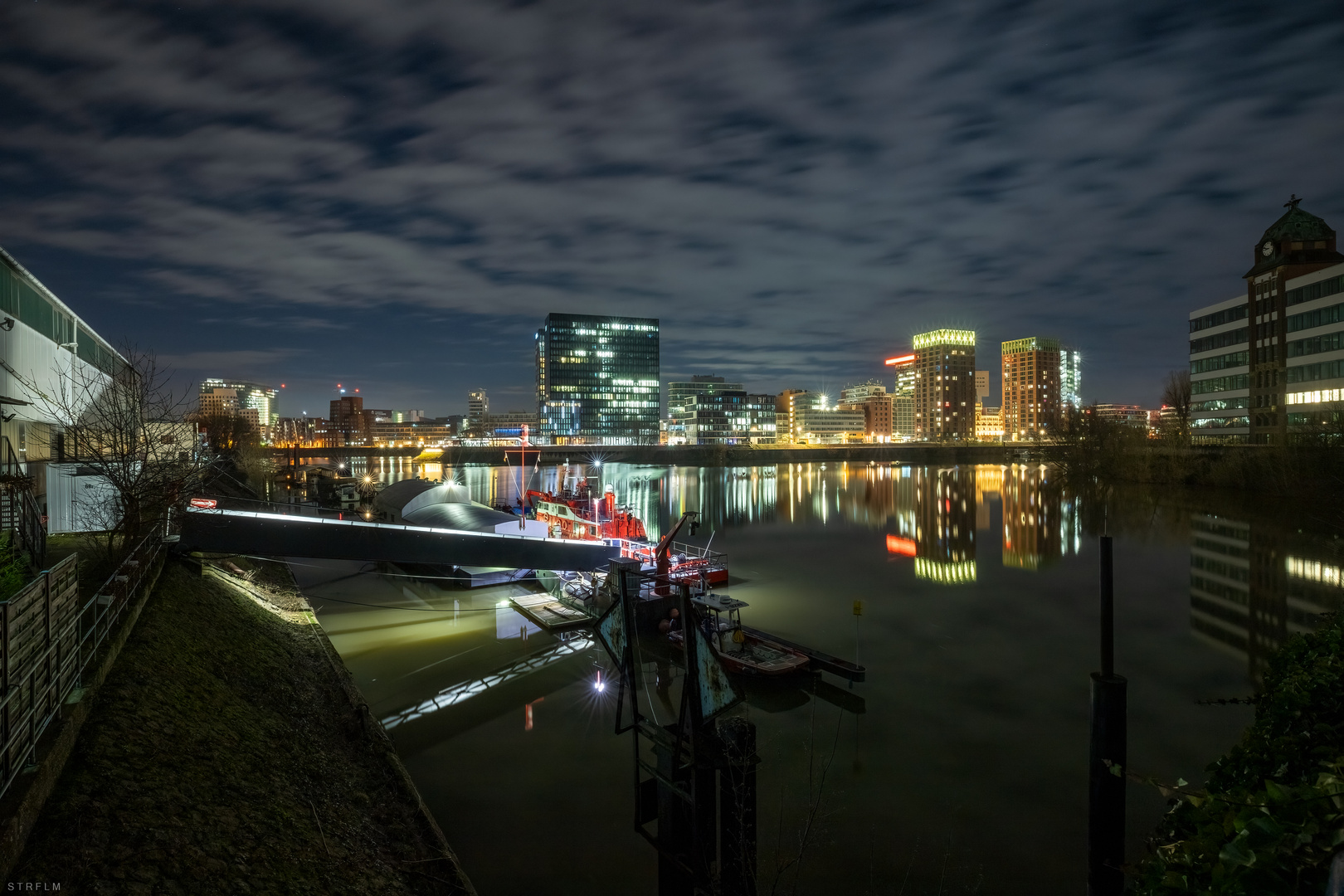 Düsseldorf Hafen am späteren Abend