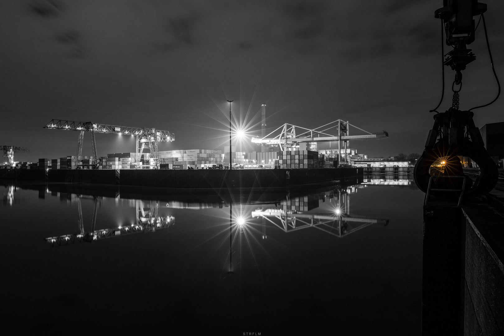 Düsseldorf Hafen am späteren Abend