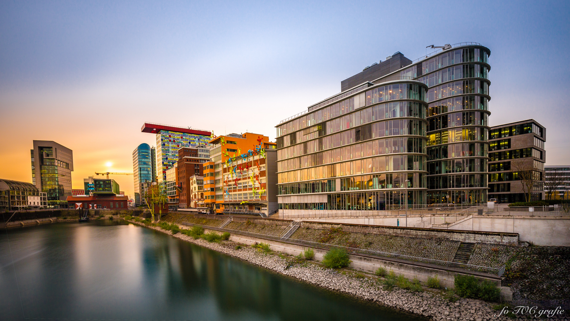 Düsseldorf Hafen im Sonnenuntergang