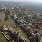 Düsseldorf Hafen, Medienhafen u. Landtag vor Innenstadtkulisse